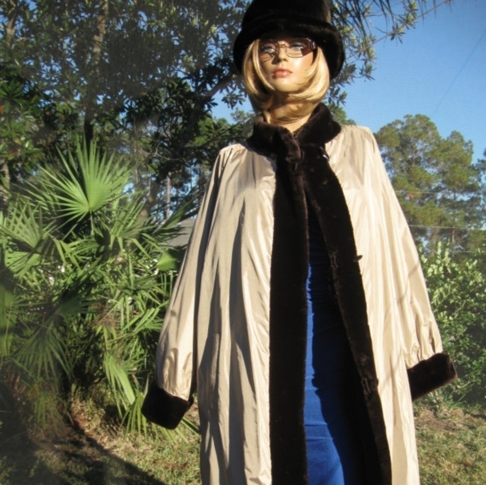 PLUSH VINTAGE SHEERED MINK FAUX FUR REVERSIBLE FULL LENGTH RAIN COAT SIZE MEDIUM - Picture 3 of 8
